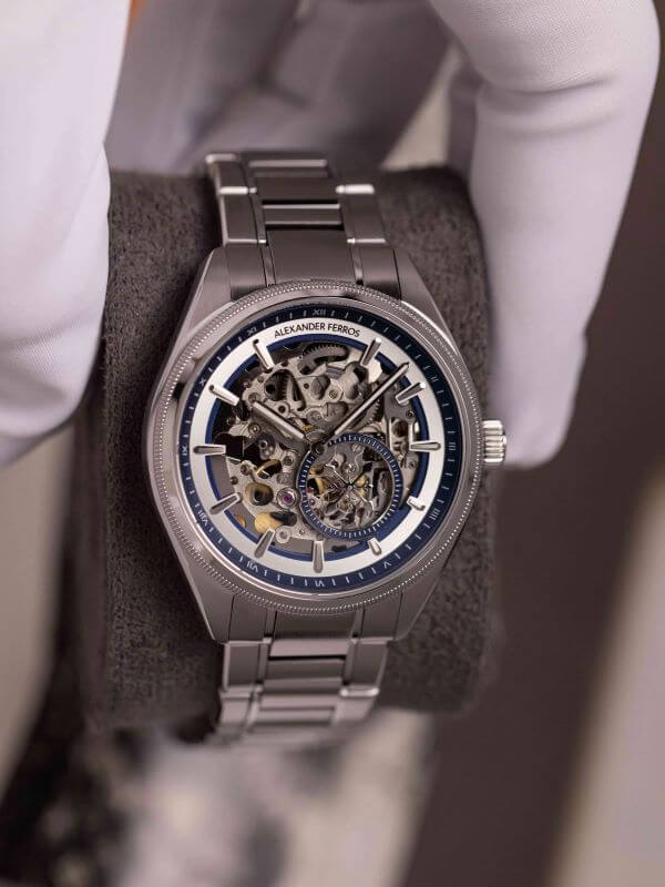 Khám phá 3 mẫu đồng hồ đàn ông nên có để phù hợp mọi hoàn cảnh: đi làm, đi chơi và sự kiện. Gợi ý dễ áp dụng, dễ lựa chọn